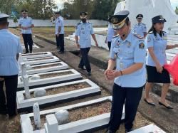 Jelang HDKD, Lapas Atambua Gelar Ziarah dan Tabur Bunga  di TMP Seroja