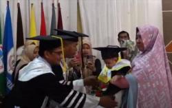 HARU! Bayi di Palopo Diwisuda Menggantikan Ibunya yang Telah Tiada