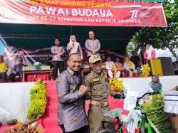 Dandim 1608 Bima Hadir Memeriahkan Pawai Budaya Menyambut HUT RI ke 77