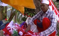 Kisah Agus, Pria Asal Garut Jual Bendera Merah Putih hingga ke Sulawesi Barat