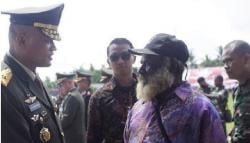 Danrem 172 PWY Brigjen TNI JO Sembiring Diangkat Jadi Anak Adat Keerom dan Papua