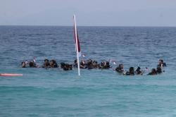 HUT RI, Mahasiswa dan Masyarakat kibarkan Bendera dari Dasar Laut Pahawang