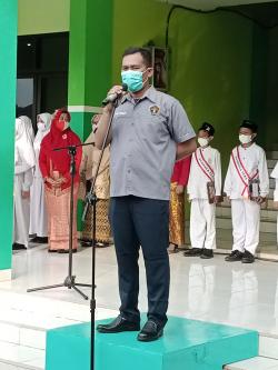 Pesan Ketua PWI Tuban Saat Didapuk Jadi Pembina Upacara HUT RI ke-77 di SD BAS