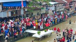 Meriahkan Hari Kemerdekaan RI, Emak-emak di Kampung Aur Lomba Fashion Show di Sungai Deli