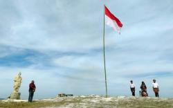 Sederhana Namun Meriah,  Pengibaran Sang Merah Putih di Perbukitan Sabana Piarakuku