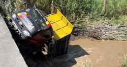 Truk Kimhua 500 Masuk Sungai di Blitar, Begini Kronologinya