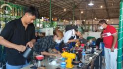 Lomba Kreatifitas Seduh Kopi Manual Brewing Ajang Dongkrak Kelas UMKM