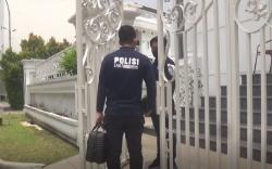 Polisi Geledah Rumah Mewah Terduga Bos Judi Online Terbesar di Sumut 
