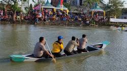 Serunya Lomba Dayung Tradisional, Peserta Remaja Hingga Ibu Ibu PKK