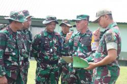 Tim Aswaslat Bakjatri Pussenif, Tinjau Latihan Menembak Yonif 407/PK