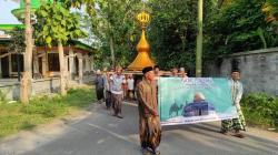 Lestarikan Tradisi Islam, Ratusan Warga Gelar Kirab Mahkota Masjid