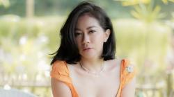 Muncul Pesaing Berat Tante Ernie, Tante Atien yang Juga Berpose Hot