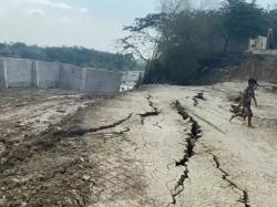 Gegara Tanah Bergerak, Jalan Baru di Brebes Ambles