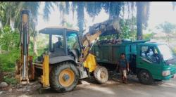 Ciptakan Lingkungan Bersih, PT Socfindo Kebun Lae Butar Kerahkan Alat Berat Bersihkan Sampah