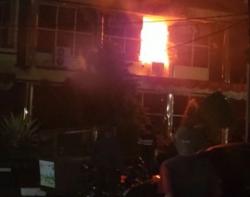 Mapolda Sumut Mendadak Terbakar, Api Berkobar dari Lantai 2 Gedung Ditreskrimsus