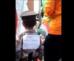 Bocah Ini Viral Gegara Pawai Berseragam Polisi Bukan Anak Buah Sambo 