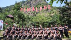 Bintara Remaja Polres Pemalang Jalani Tradisi Pembaretan di Gunung Jimat Belik