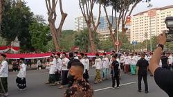 Bendera Merah Putih Dibentangkan Sepanjang 1.700 Meter dari Monas hingga Bundaran HI 