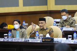 Haji Uma Akan Surati BI untuk Percepat Segala Perizinan Terkait Layanan Perbankan Syariah di Aceh