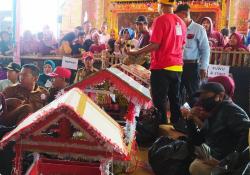 Unjungan Mbah Buyut Baridem Meriah, Bupati Indramayu Kirim Tumpeng