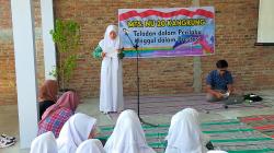 Obrolan Buku Puisi Hikayat Pemanen Kata di Ladang Hijau karya Siswa MTs NU 20 Kangkung Kendal