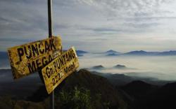 Rekomendasi 5 Gunung di Bandung yang Cocok untuk Pendaki Pemula