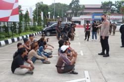 Polisi Tangerang Sikat Preman dan Libas Perdaran Minuman Keras