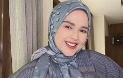 Cut Meyriska Minta Maaf ke Orang-orang Terdekat Sebelum Berhijrah