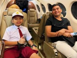 Wow! Penyanyi Cilik Farel Prayoga Diantar ke Sekolah Naik Jet Pribadi