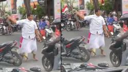 Viral Pria Ngamuk di Tengah Jalan Sambil Acungkan Pisau, Murka Usai Tak Terima Motornya Ditabrak