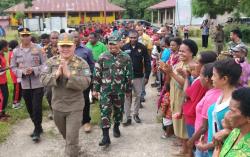 Begini Sinergitas Pj Bupati dan Dandim Maybrat Saat Tinjau Masyarakat Terdampak Bencana Alam