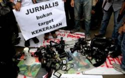 Usai Meminum Air Kemasan Paket Online, Wartawan Kritis