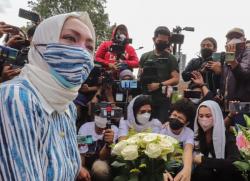 Beda dengan Putri Candrawathi, Para Perempuan Ini Tetap Dipenjara meski Punya Anak Kecil