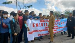 Eks TKD Kembali Demo ke Kantor Bupati Sumba Barat, Pertanyakan Mekanisme Pemberhentian