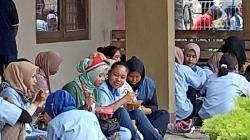 Kepsek Keluhkan Karyawan PT Hoga Leles Garut Istirahat di Area Sekolah