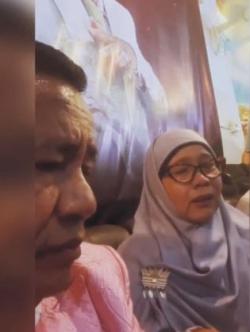 Viral! Ibu Ini Nangis di Depan Hotman Paris, Anaknya Diduga Tewas Dianiaya di Pesantren Gontor