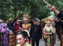 Kirab Budaya dan Sedekah Bumi di Kawasan Wisata Lanjar Maibit, Sedot Antusias Ribuan Warga