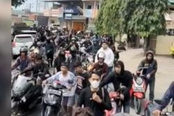 Aksi Tolak Kenaikan BBM, Mahasiswa Dorong Motor Sejauh 3 Km