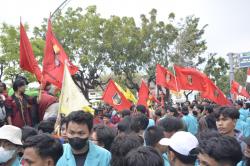 Tolak Kenaikan Harga BBM, Kader IMM se Jateng Turun Aksi di Depan Kantor Gubernur Jateng
