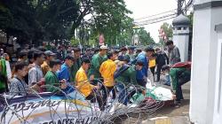 Tolak BBM Naik, Mahasiswa Pandeglang Bakar Ban dan Rusak Kawat Berduri