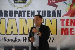 Lawan Tanding Dengan Kapolres Tuban, Wabup Riyadi Apresiasi Turnamen Tenis Meja PWI Tuban Cup