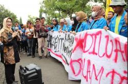 Tolak Kenaikan BBM, Ratusan Mahasiswa PMII Pekalongan Gelar Aksi di Kantor Setda
