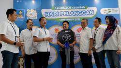 Rayakan Hari Pelanggan Nasional 2022, ACC Serahkan Hadiah Undian Pelanggan Berseri