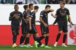 Setan Merah Tumbang, Meriam London Menang