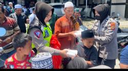 Dampak Kenaikan BBM, Polres Lutra Bagikan Sembako dan Makanan Siap Saji