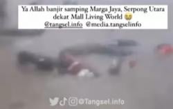 Viral, Sejumlah Motor Terseret Banjir di Tangsel