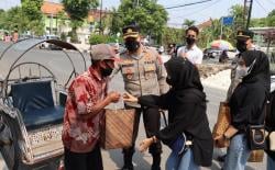 Kapolda Jatim Instruksikan Polres Jajaran Salurkan Bansos untuk Masyarakat