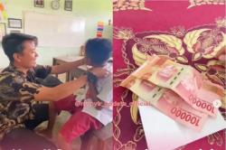 Viral! Kisah Seorang Guru Honorer dengan Gaji Rp200 Ribu Belikan Murid Dasi, Bikin Mewek