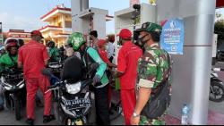 Wabup Blitar dan Komunitas Otomotif Blitar Bagikan 1,1 Ton BBM Gratis