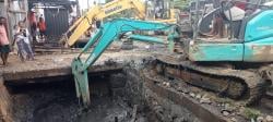 Dinas PUPR Kerahkan Puluhan Alat Berat, Keruk Sejumlah Drainase Yang Tersumbat di Kota Sorong